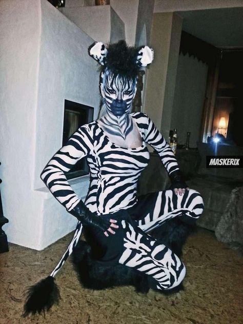 Zebra costume, handmade costume, zebra makeup Diy Zebra Costume Women, Diy Zebra Costume, Animal Costumes Women, Zebra Face Paint, Zebra Halloween Costume, Animal Costumes For Adults, Costume Accessories Diy, Zebra Makeup, Jungle Costume