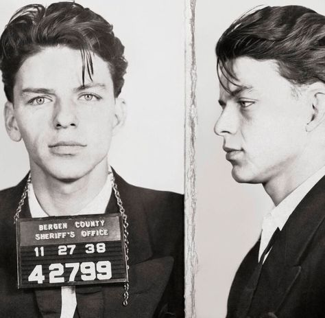 23 year old Frank Sinatra’s mugshots in 1938. He was arrested for seduction and adultery. Frank Sinatra Mug Shot Poster, Frank Sinatra Aesthetic Vintage, Gabe Aesthetic, Frank Sinatra Aesthetic, Young Frank Sinatra, Frank Sinatra Mugshot, Frank Sinatra Poster, Young Sinatra, Celebrity Mugshots