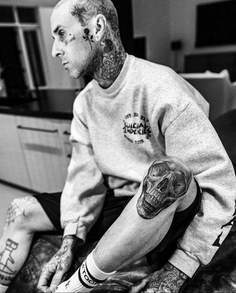 Travis Barker Tattoos, Supreme Wallpaper, Travis Barker, Blink 182, Kourtney Kardashian, Rock Star, Beauty Style, Art Inspo, Tattoo Ideas