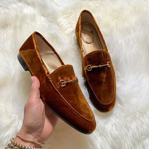 Brown Slip-on Tassel Loafers For Galas, Velvet Loafers Women, Flat Loafers Outfit, Brown Slip-on Tassel Loafers For Formal Occasions, Elegant Brown Slip-on Tassel Loafers, Classic Brown Tassel Slip-on Loafers, Luxury Brown Slip-on Tassel Loafers, Velvet Flats, Profile Silhouette