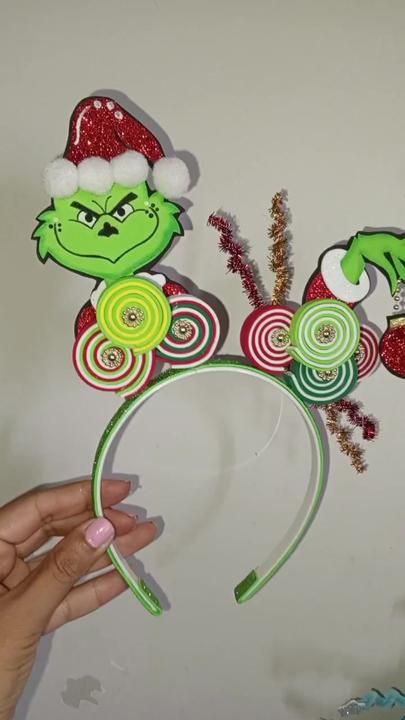 Candyland Headband Diy, Diy Grinch Headband, Diy Christmas Headbands, Grinch Headband, Christmas Hats Ideas, Christmas Headband Diy, Grinch Costumes, Grinch Face Svg, Christmas Hair Accessories