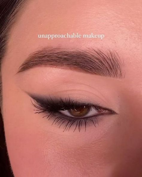 Unapproachable Makeup, Dark Eye Makeup, Prom Eye Makeup, Eyeliner Eyeshadow, Eye Makeup Techniques, Makeup Tutorial Eyeliner, Makeup Artist Tips, Eye Makeup Pictures, Face Makeup Tips