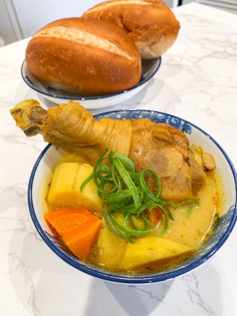 My Easy Take on a Comforting Cà Ri Gà (Vietnamese Chicken Curry) - Ta-Daa! Ca Ri Ga, Vietnamese Chicken, Vietnam Food, French Baguette, Weekday Meals, Instant Pot Dinner, Instant Pot Dinner Recipes, Steamed Rice, Chicken Curry