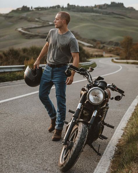 FREDDIE DOBBS on Instagram: “This photo sums up Tuscan roads and scenery. Uninterrupted, unforgettable riding #fortheride ⚡️ - - - ⚡️Jeans: SK11 @hood.jeans (release…” Man Biker Style, Motorcycle Outfit For Men, Mens Boots Fashion Outfits, Mens Motorcycle Fashion, Men Biker Style, Rugged Men Style, Motorcycle Shoot, Rider Outfit, Boots Ootd