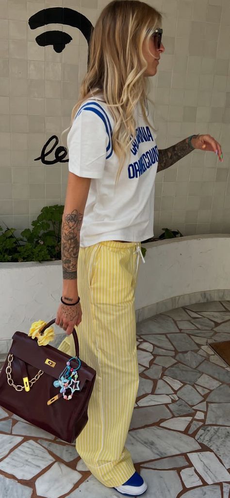 Yellow Pants Outfit Street Style, Spring 2025 Outfits, Summer 2024 Trends Outfit, Yellow Pants Outfit Aesthetic, Street Style 2024 Summer Trends, 2025 Summer Fashion, Summer 2025 Fashion Trends, Trends 2025 Fashion, Summer 2025 Trends