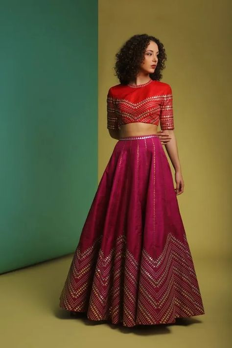 Stylish Guest Outfit Ideas To Rock On Intimate Weddings Simple Lehenga, Indian Outfits Lehenga, Wedding Lehenga Designs, Lehenga Designs Simple, Lehnga Dress, Salwar Kamiz, Indian Dresses Traditional, Red Lehenga, Traditional Indian Outfits