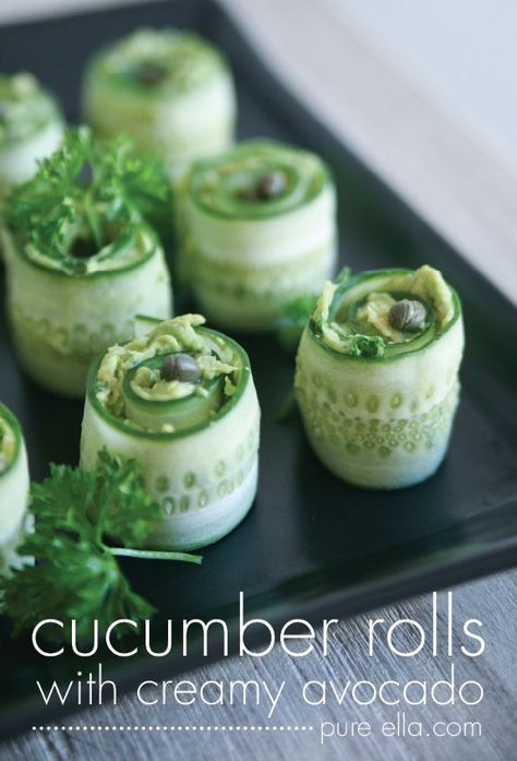 Cucumber rolls with creamy avocado sauce! Cucumber Rolls, Avocado Dessert, Keto Pancakes, Cucumber Recipes, Raw Diet, Stuffed Avocado Healthy, Raw Food Diet, Avocado Vegan, Keto Cheesecake