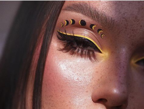 @olgadann on ig Thanksgiving Makeup, Face Paint Makeup, Makeup News, Best Makeup Artist, Fall Makeup Looks, Beautiful Eye Makeup, Eye Makeup Designs, Dope Makeup, Colored Eyeliner