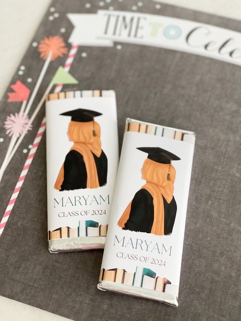 Grad Cap And Gown, Graduation Chocolate, Party Favors Graduation, Simple Wrapping, Personalized Candy Wrappers, Personalized Candy Bar Wrapper, Nestle Crunch, Graduation Candy, Crunch Bar