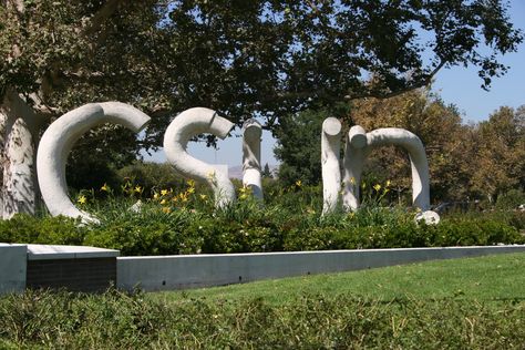 I always thought I would go there. I'm surprised I found a picture of it and that it appears to be a newer pic. California State University Northridge campus. Csun Campus, Cal State Northridge, California State University Northridge, Cal State, College Friends, Graduation Poses, Dream School, Grad Pics, California State