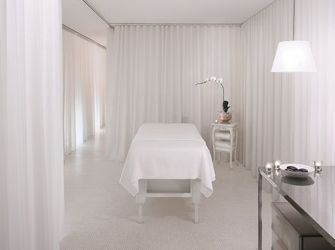 Agua Spa at Sanderson Dining Room Drapes, Spa London, Massage Room Design, White Drapes, Fear Of Flying, Shared Bedroom, Living/dining Room, Water Bed, Hospital Interior Design