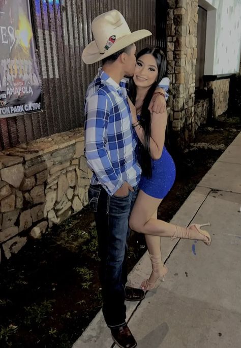 Outfits Twins Novios, Vaquero Couple Goals, Cute Matching Outfits For Couples, Western Couples, Cute Matching Outfits, Couple Goals Teenagers Pictures, Twin Outfits, Cute Couple Outfits, Rodeo Outfits