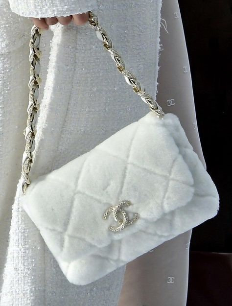 white fluffy designer louis vuitton chanel aesthetic baby pink soft girl winter christmas Fluffy Bag Aesthetic, White Louis Vuitton Bag, Fluffy Purse, Chanel Aesthetic, Fluffy Bag, Luxury Bags Collection, Aesthetic Bags, Chanel 19, Girly Bags