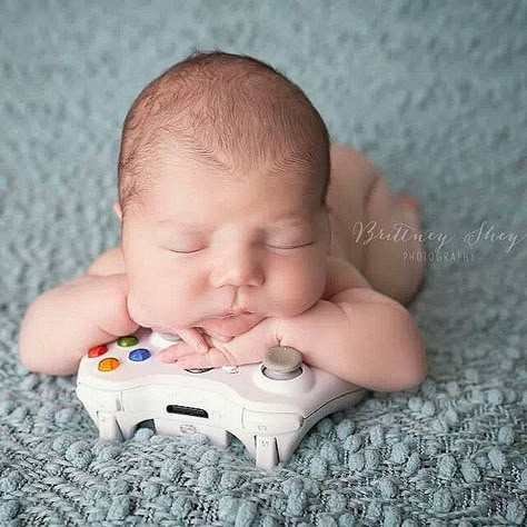 Pokemon Newborn Pictures, Nerdy Newborn Pictures, Gamer Newborn Pictures, Newborn Gamer Photography, Baby Boy Picture Ideas, Newborn Photo Shoot Ideas, Props For Newborn Photography, Newborn Video, Gamer Baby