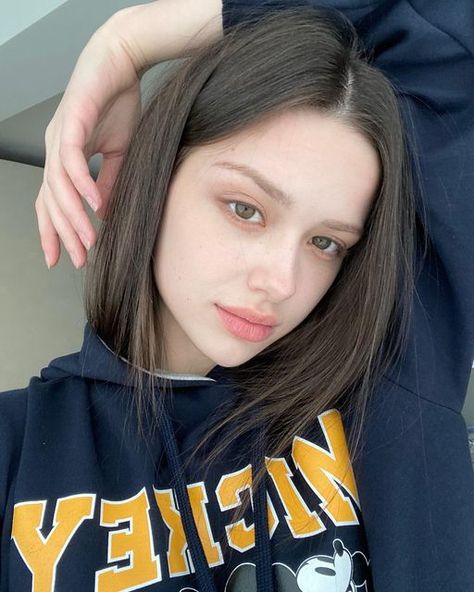 LISA ROSH 리사 / Model Korea 🇰🇷 on Instagram: "Hey, Mickey" Bare Face, Pretty Skin, Natural Face, Pretty Eyes, Pretty Selfies, Girly Photography, Beauty Face, Pretty Face, Aesthetic Girl