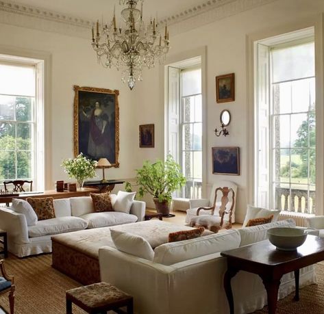 White Sitting Room, Mansion Designs, Jasper Conran, English Furniture, Apartment Style, English Country House, A Living Room, Drawing Room, Vintage Modern