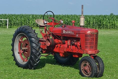 farmall h mecum Farmall M, International Harvester Tractors, International Tractors, Farmall Tractors, Auto Engine, Agriculture Tractor, Antique Tractors, Old Tractors, Backhoe Loader