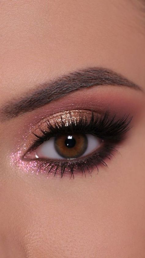 Pink And Gold Smokey Eye, Pink Indian Makeup Look, Rose Gold Eyeshadow Looks, Event Makeup Looks, Nye Eye Makeup, Makeup Ideas Pink, Pink Dress Makeup, Makeup Rosa, Makeup Yeux