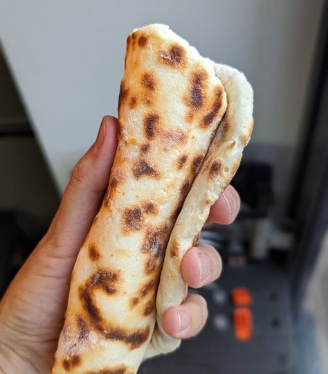 Greek Yogurt Flatbread, Yogurt Flatbread Recipe, Yoghurt Flatbread, Gluten Free Flatbread Recipe, Yogurt Flatbread, Gluten Free Flour Recipe, Gluten Free Pita, Fodmap Recipes Dinner, Low Fodmap Recipes Dinner