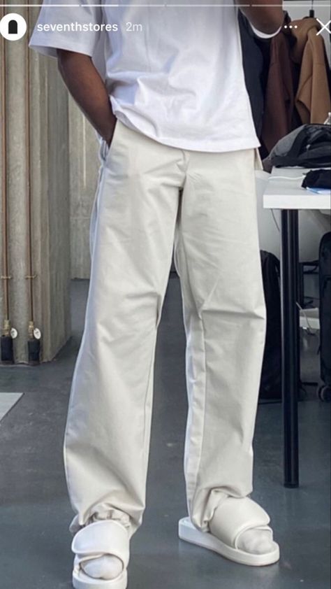 White Cargo Pants Men, Neutral Mens Outfits, Black Men Casual Style, Create A Wardrobe, Fashion Aesthetic Outfits, Minimal Streetwear, White Tracksuit, Spiritual Fashion, White Pants Outfit