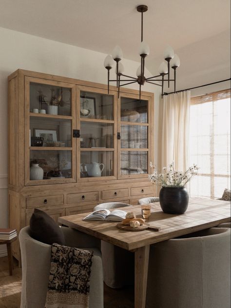 Built In Cabinets Dining Room, Dining Room With Hutch, Dining Room Shelving, Pottery Barn Dining Room, Organic Modern Dining Room, Dining Hutch, Cottage Dining Rooms, Dining Room Cabinet, Table Setting Ideas