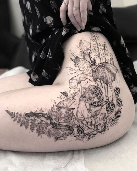 Mushroom Tattoos, Tatuaje A Color, Thigh Tattoos Women, Dream Tattoos, Hip Tattoo, Nature Tattoos, Dope Tattoos, Tattoo Design Drawings, Piercing Tattoo