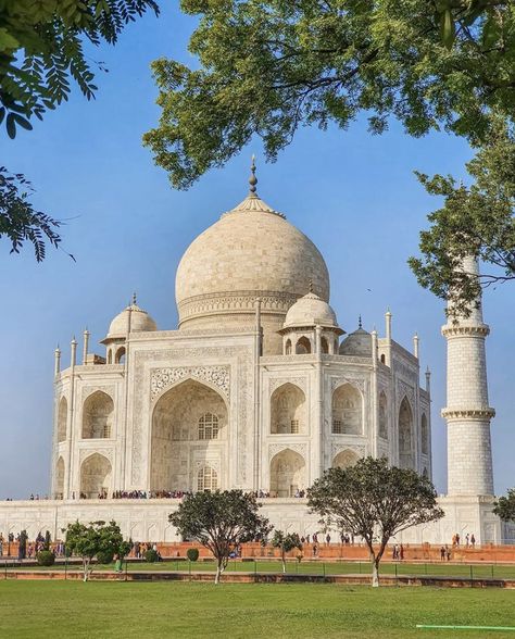 Taj Mahal Aesthetic Photo, Thajmahalah Photo, Taj Mahal Pics, Taj Mahal Aesthetic, Taj Mahal Photography, Taj Mahal Photo, Taj Mahal Art, Historical Temples, Architecture Design Presentation