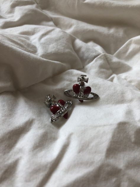 Vivienne Westwood Heart Earrings, Vivienne Westwood Earrings Aesthetic, Heart Jewelry Aesthetic, Red Earrings Aesthetic, Red Jewelry Aesthetic, Coquette Accesorios, Heart Earrings Aesthetic, Viviane Westwood, Coquette Earrings