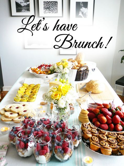 party planner. brunch. brunch table. set a table. splendor in spanglish Food And Desserts, Brunch Table Setting, Bottomless Mimosas, Brunch Table, Perfect Brunch, Mothers Day Brunch, Low Calorie Dressing, Kinds Of Salad, Fiber Foods