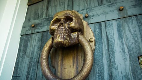 DIY Skull Door Knocker Door Knockers Unique, Diy Skulls, Hallmark Homes, Halloween Potion Bottles, Halloween Outside, Family Diy, 31 Days Of Halloween, Halloween Door, Hallmark Channel