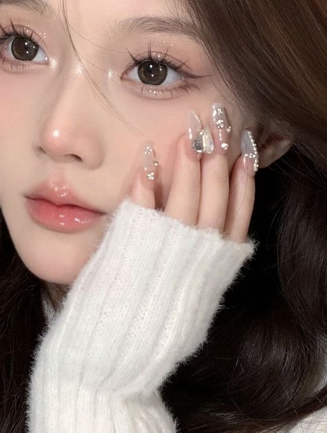 Aesthetic Korean Makeup Looks, Wonyoung Eye Makeup, Angel Eye Makeup, Makeup Inspo Korean, Angelic Makeup Aesthetic, Korean Inspired Makeup, Chinese Makeup Look, Angel Eyeshadow, Angel Makeup