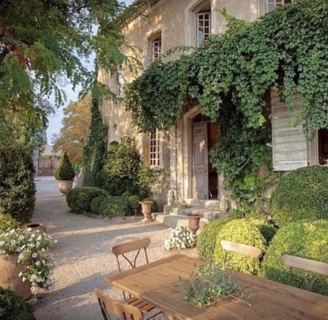 Style Toscan, French Villa, Luxury Villa Rentals, French Cottage, Tuscan Style, French Country House, French Country Style, Dream House Exterior, Outdoor Dining Area