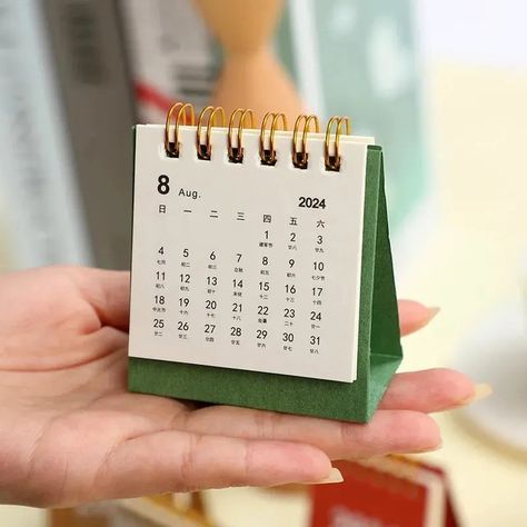 Desk calendar design