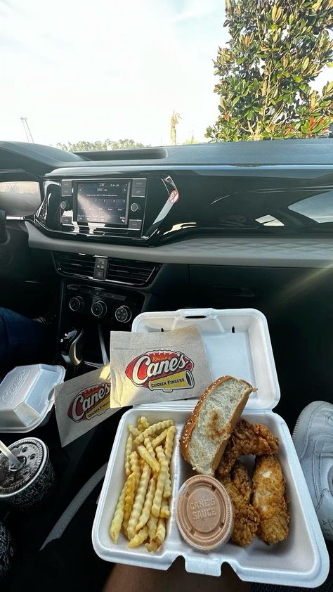 canes muckbang, American Fast Food Restaurant Aesthetic, Fast Food In Car, Usa Fast Food, Chuck Fil A, Raising Canes Aesthetic, Fast Food Pics, Eating In Car, In And Out, Fast Food Usa