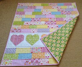 Baby Gift Sewing Projects, Heart Quilt Pattern, Scrappy Quilt Patterns, Childrens Quilts, Baby Quilt Patterns, Toddler Quilt, Scrap Quilt Patterns, Cute Quilts, Pink Quilts