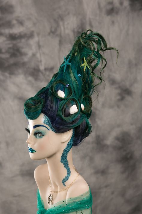 Under the sea! Katy did an awesome job. Hair Competition, Empire Beauty School, Sea Hair, Ocean Hair, Ocean Master, Competition Hair, Hair Projects, Avant Garde Hair, Fantasy Hair