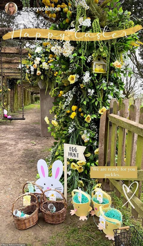 Impressive setup: She also posted a snapshot of the start of the Easter egg trail on the m... Treats For Easter, Stacey Solomon, Easter Festival, Nicola Peltz, Easter Event, Easter Hunt, Family Easter, Happy Easter Everyone, Personalized Gift Bags