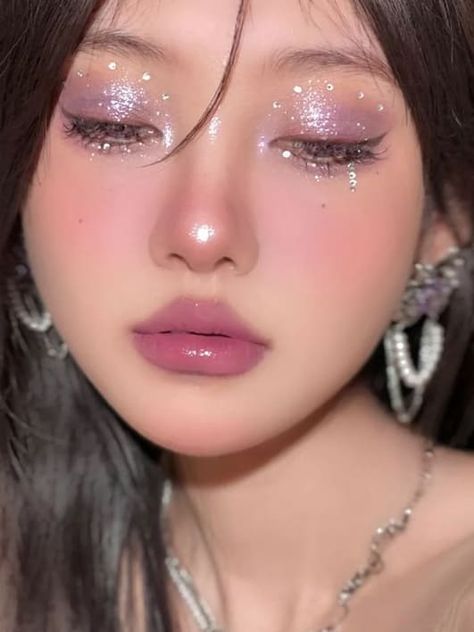 glitter eyeshadow look: lavender with gems Pink Disco Makeup Looks, Pink Silver Eyeshadow, Sparkly Makeup Aesthetic, Photo Shoot Makeup Ideas, Concert Eye Makeup, Fairy Core Makeup, Uzzlang Aesthetic, Disco Makeup, Bts Makeup