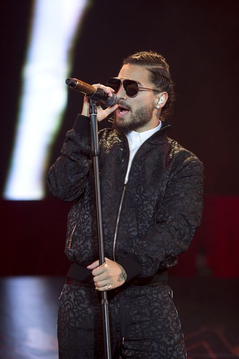 Maluma wearing Dolce&Gabbana during his September concerts in Spain. #DGCelebs #DGMen Maluma Concert, Shotgun Wedding, Concert Outfit Ideas, Outfits Aesthetic, Concert Outfit, Casual Dress, Cool Outfits, Colorful Dresses, Dolce And Gabbana