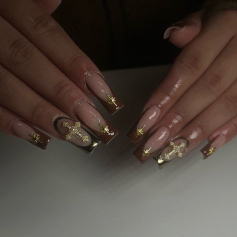 Me and kandy always go to browns and golds Brown White And Gold Nails, Brown Nail Inspo Short, Brown Classy Nails, Brown Nail Design Ideas, Brown And Gold Nails Acrylic, Short Acrylic Nails Brown, Brown And Gold Acrylic Nails, Nails Brown And Gold, Gold And Brown Nails