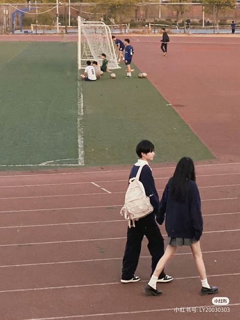 Love School Couple, Ullzang Couples School, Highschool Love Aesthetic, Highschool Couple Aesthetic, High School Couple Aesthetic, School Couple Aesthetic, Highschool Couple, Korean Couple Aesthetic, Au Pictures