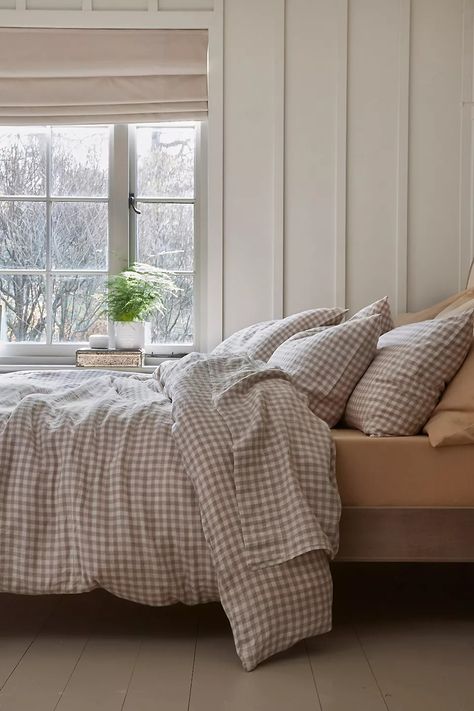 Gingham Bedding Aesthetic, Anthropologie Bedroom, Gingham Bedding, Gingham Sheets, Piglet In Bed, Gingham Linen, Anthropologie Uk, Beds For Sale, Guest Suite