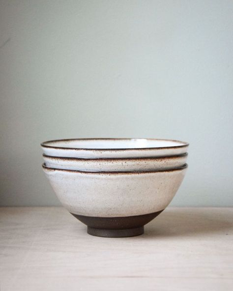 Dark Clay Pottery, Tenmoku Glaze, Sun Burn, Black Clay, Pottery Ideas, White Clay, White Glaze, Hot Pot, R C