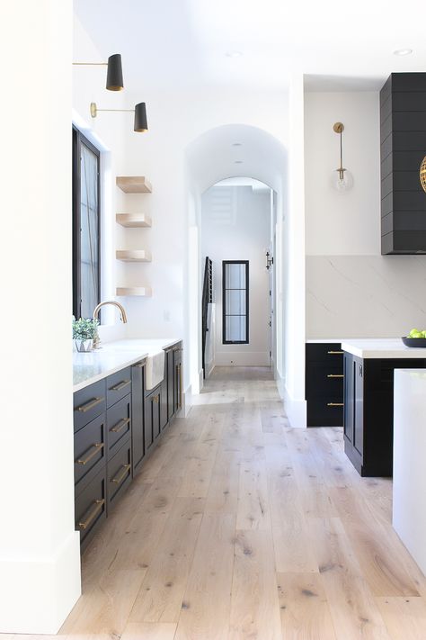 House Of Silver Lining, The House Of Silver Lining, White Oak Kitchen, Casa Clean, Oak Hardwood Flooring, Light Wood Floors, Big Reveal, Oak Kitchen, Design Del Prodotto