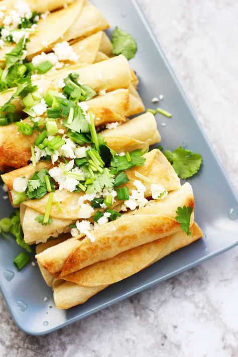 Learn how to make authentic Chicken Taquitos, also known as Flautas de Pollo.  Just five ingredients and a few garnishes makes this Mexican recipe an easy way to feed a crowd.  This recipe can easily be scaled to your needs. Mexican Flautas, Flautas Recipe, Chicken Flautas, Mexican Appetizers, Chicken Taquitos, Quick Chicken, Mexican Chicken, Food Website, Snacks Für Party