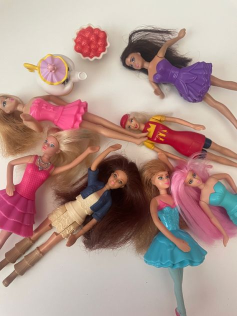 Barbie Toys Aesthetic, Old Happy Meal Toys, Happy Meal Toys 2000s, 2000s Mcdonalds Toys, Old Mcdonalds Toys, Barbie Mcdonalds, Barbie Land, Nostalgia 2000s, Mermaid Toys