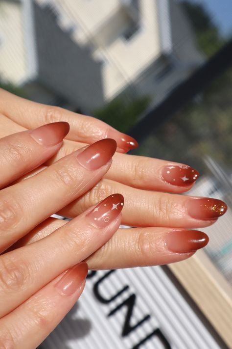 Minimal Ombre Nails, Gel Nails Without Extension, Brown Nail Ombre, Nail Red Ombre, Terracotta Ombre Nails, Dark Orange Ombre Nails, Nails Without Extensions, Tan Ombré Nails, Japanese Ombre Nails