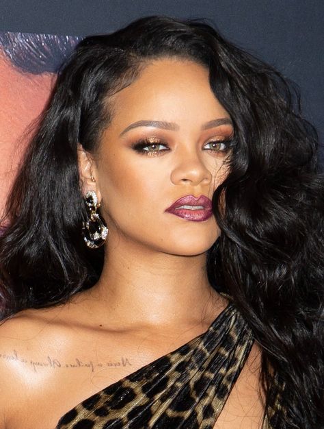 Celebrities Who Won Red Carpet Beauty In 2019 - Essence Rihanna Red Carpet, Reduce Bloat, Smokey Eye Makeup Steps, Rihanna Makeup, Fast 8, Corrective Makeup, Red Carpet Makeup, Korean Makeup Tips, Beauty Crush