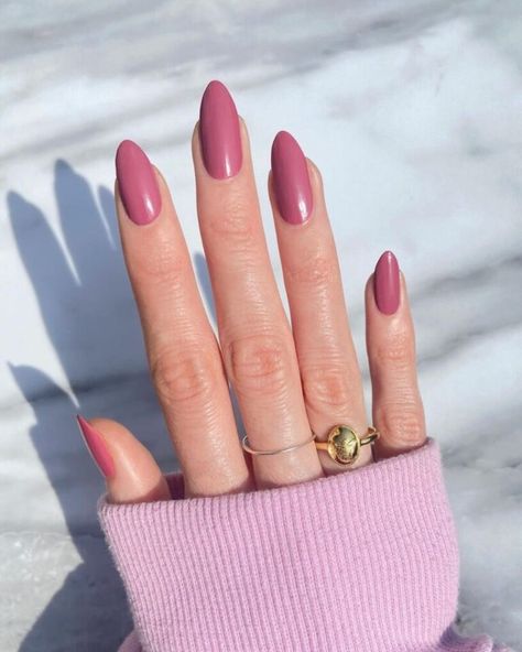 21 Mauve Nails That Break the Mold: Beyond the Palette - 160grams Unique Nail Designs, Taupe Nails, Sophisticated Manicure, Holographic Nail Powder, Ynw Melly, Modern Nail Art, Mauve Nails, Aurora Nails, Marble Nail Designs