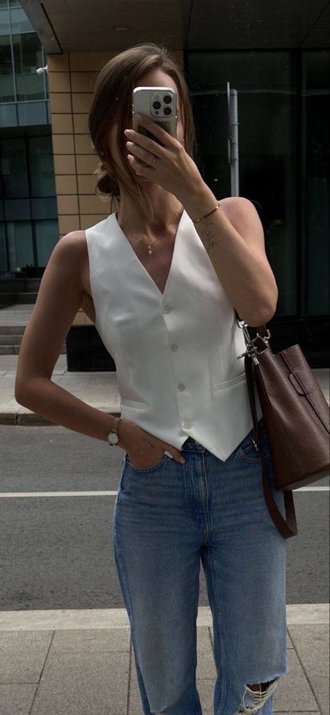 Casual Dress Summer, Party Midi Dress, Sweet Party, White Vest, Statement Accessories, Outfit Jeans, Instagram Style, Looks Chic, Style Summer